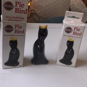 new old stock ceramic pie birds. set of 2